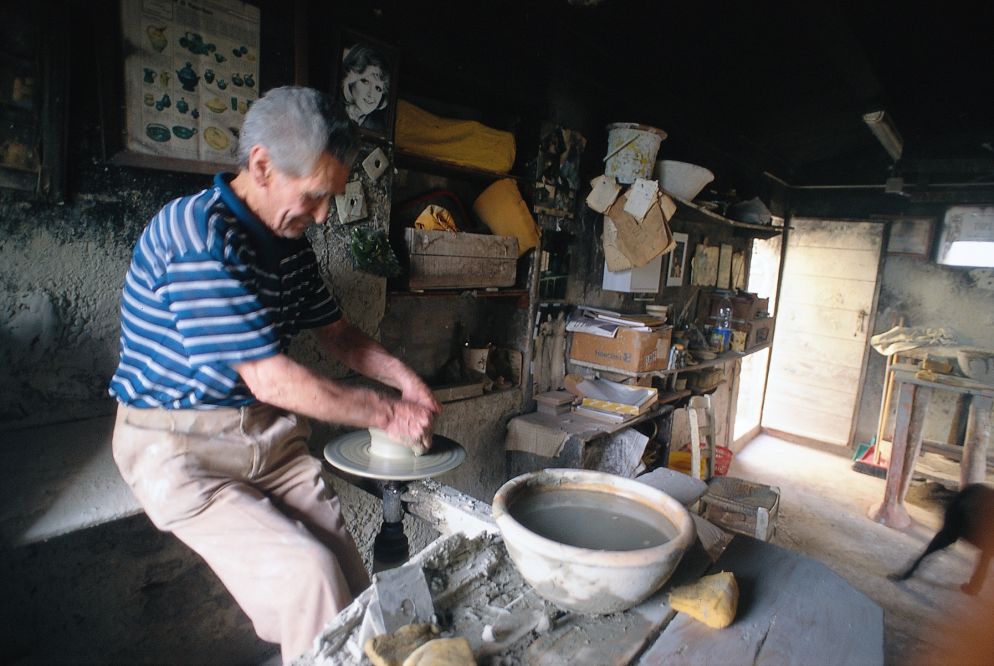 lavorazione della terracotta, Montefiore Conca foto di L. Bottaro