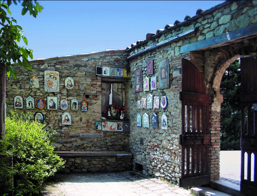 I Luoghi dell'anima. Orto dei frutti dimenticati, il rifugio delle Madonne abbandonate, Pennabilli foto di L. Liuzzi