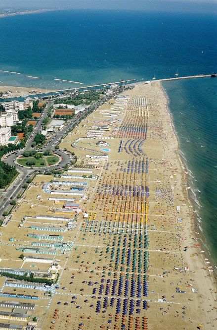 panoramica della spiaggia di Rimini foto di Archivio Provincia di Rimini