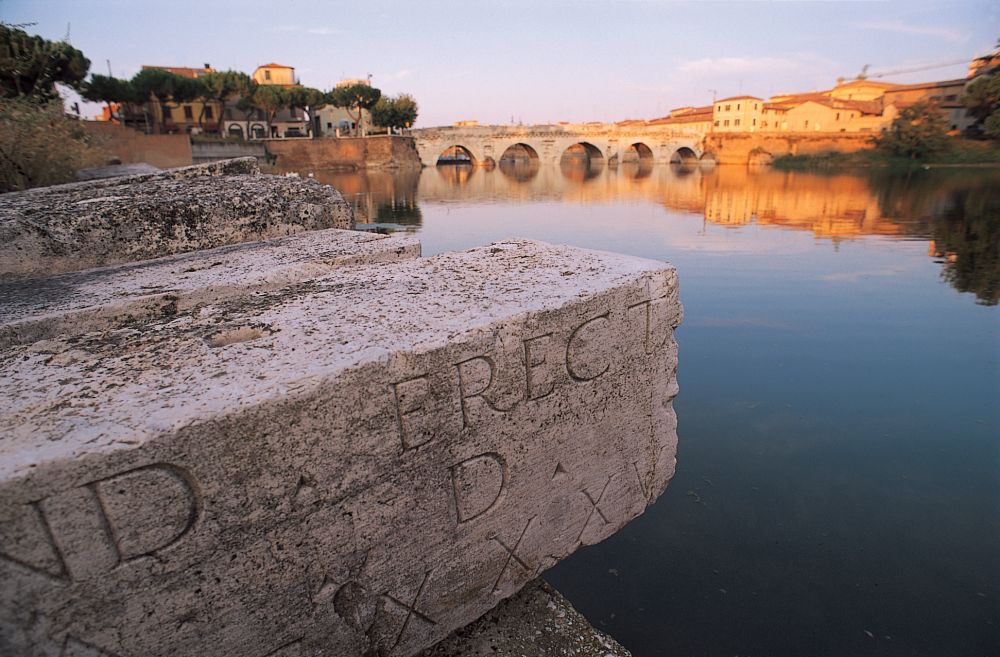 Ponte di Tiberio, Rimini Foto(s) von L. Fabbrini