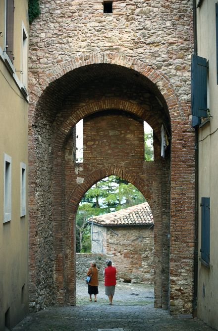 Porta di ingresso, Montecolombo foto di T. Mosconi