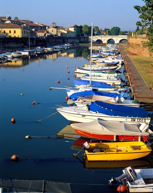 Porto canale e Ponte di Tiberio, Rimini foto di V. Raggi