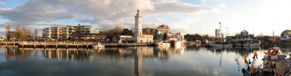 veduta del porto canale e del faro, Rimini Foto(s) von E. Salvatori