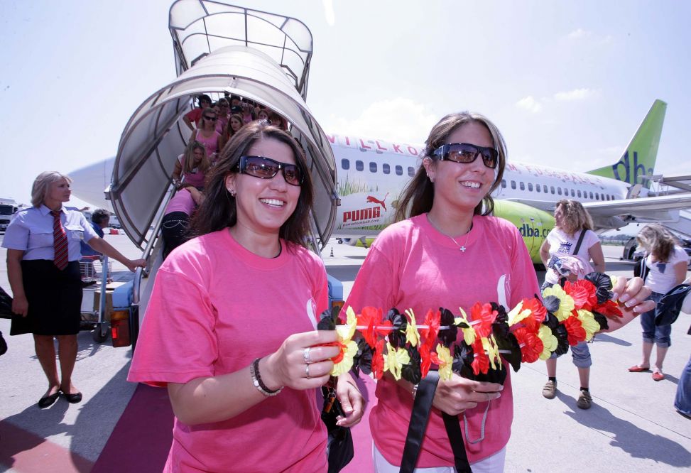 La Notte Rosa, arrivo in aeroporto, Rimini foto di Archivio Provincia di Rimini