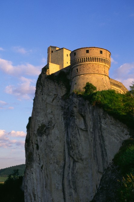 la fortezza al tramonto, San Leo foto di Archivio Provincia di Rimini