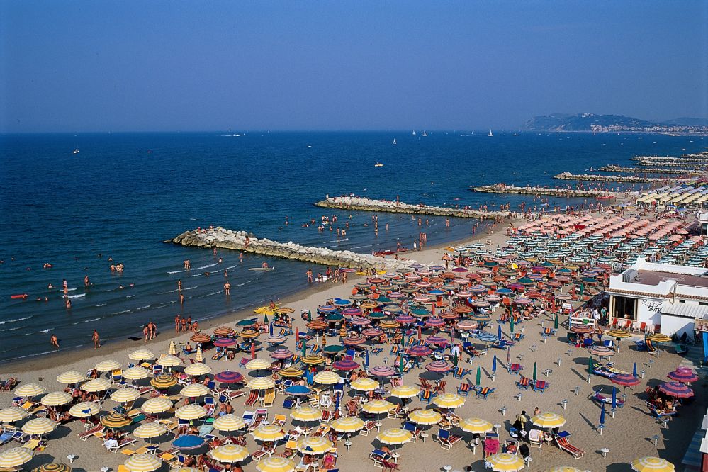 Ombrelloni, Misano Adriatico foto di T. Mosconi