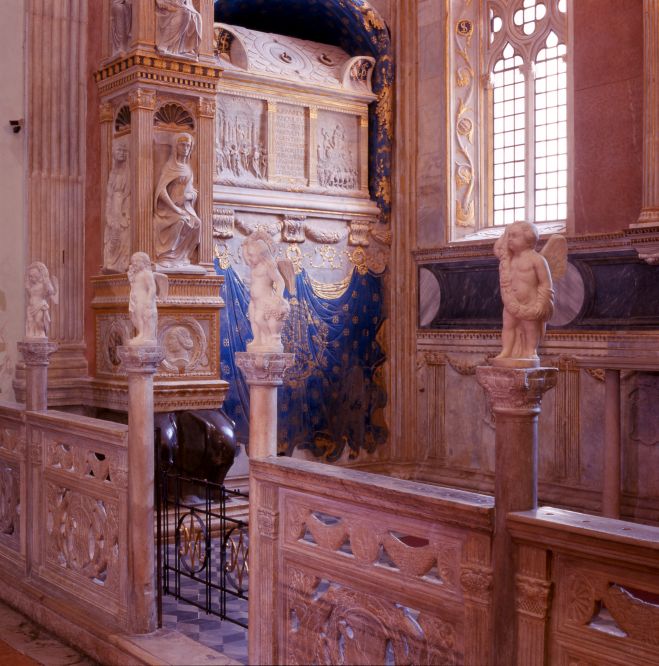 Interno tempio malatestiano, Rimini foto di PH. Paritani