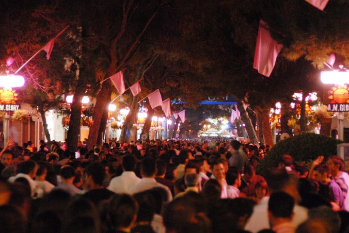 La Notte Rosa in Viale Ceccarini a Riccione photo by D. Gasperoni