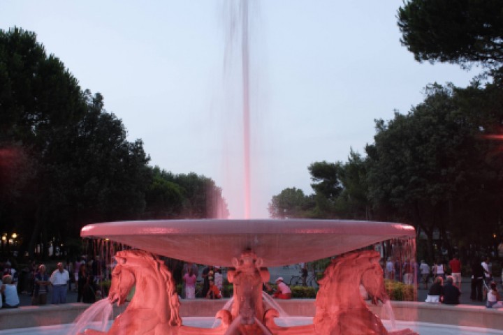 La Notte Rosa, Fontana dei 4 cavalli foto di Archivio Provincia di Rimini