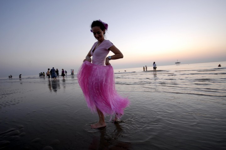 La Notte Rosa all'alba sulla spiaggia di Rimini photo by R. Gallini