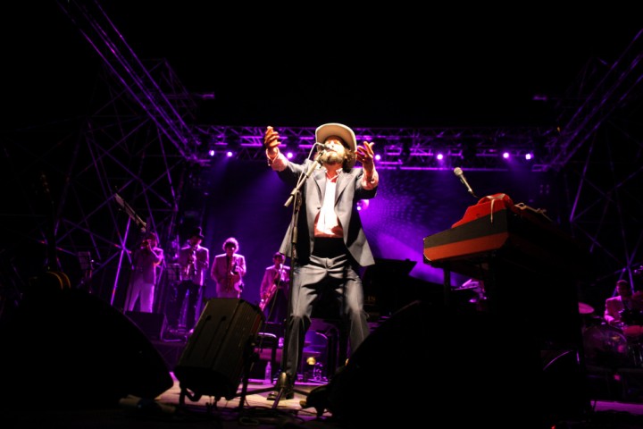 La Notte Rosa, concerto di Vinicio Capossela a Rimini foto di Archivio Provincia di Rimini