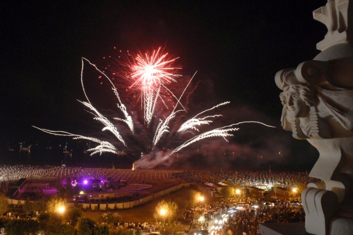 La Notte Rosa, fuochi d'artificio dal Grand Hotel di Rimini Foto(s) von R. Gallini