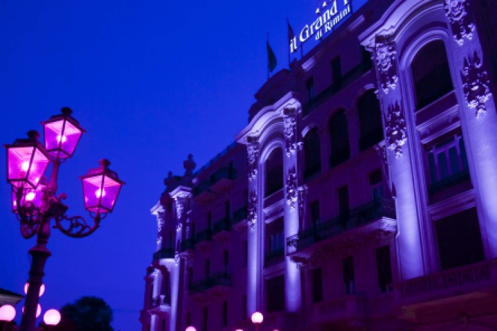 La Notte Rosa, il Grand Hotel di Rimini foto di Archivio Provincia di Rimini