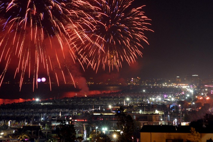 La Notte Rosa, fuochi d'artificio, Rimini foto di R. Gallini