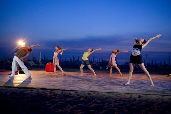La Notte Rosa, spettacolo di danza sulla spiaggia foto di D. Piras