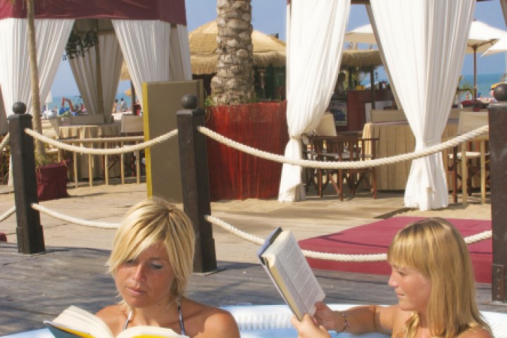 bagnanti in spiaggia, Rimini photos de PH. Paritani