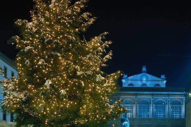 Piazza Cavour, Rimini photo by Archivio Provincia di Rimini