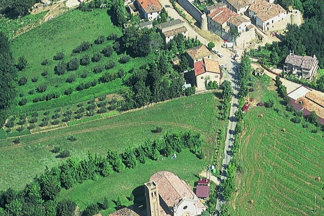 Montescudo, panoramica Castello di Albereto Foto(s) von 