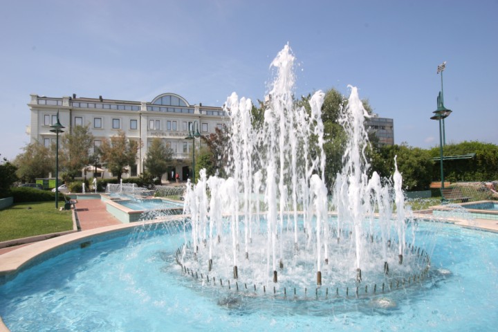 piazza Primo Maggio con fontanta - Cattolica Foto(s) von PH. Paritani