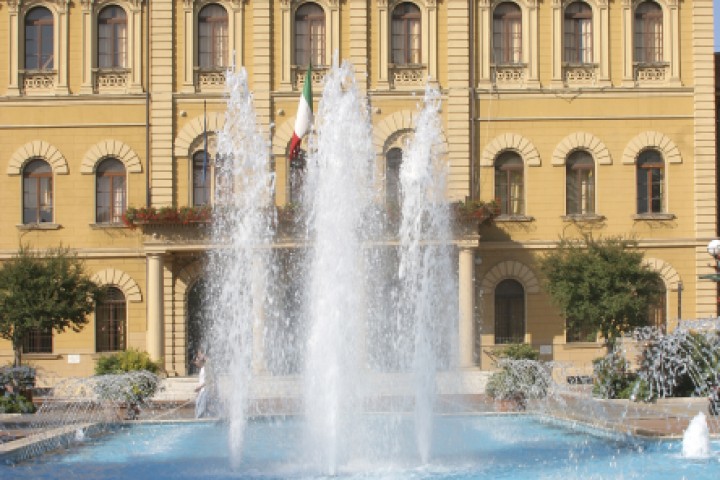 piazza F. Roosevelt con fontana - Cattolica photos de PH. Paritani