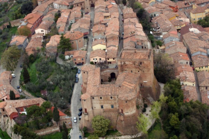 Santarcangelo, veduta aerea del centro città photo by Archivio Provincia di Rimini