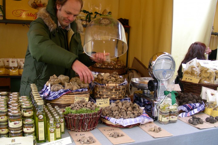 national white truffle fair, Sant'Agata Feltria photo by Archivio Provincia di Rimini