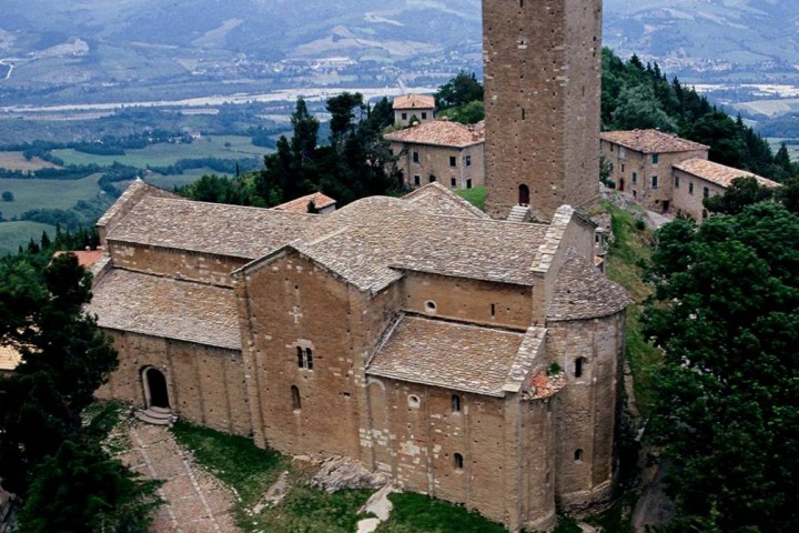 Duomo e torre, San Leo foto di Archivio Provincia di Rimini
