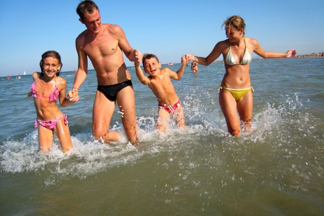 famiglia al mare foto di D. Piras