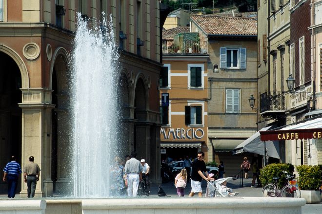 fontana di piazza Ganganelli, Santarcangelo di Romagna foto di T. Mosconi