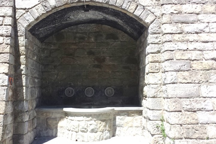 The moon in the well fountain photo by Archivio Provincia di Rimini