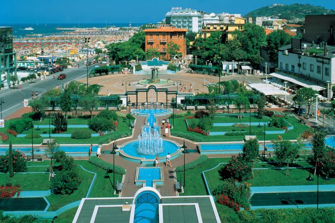 Cattolica, piazza primo maggio foto di Archivio Provincia di Rimini