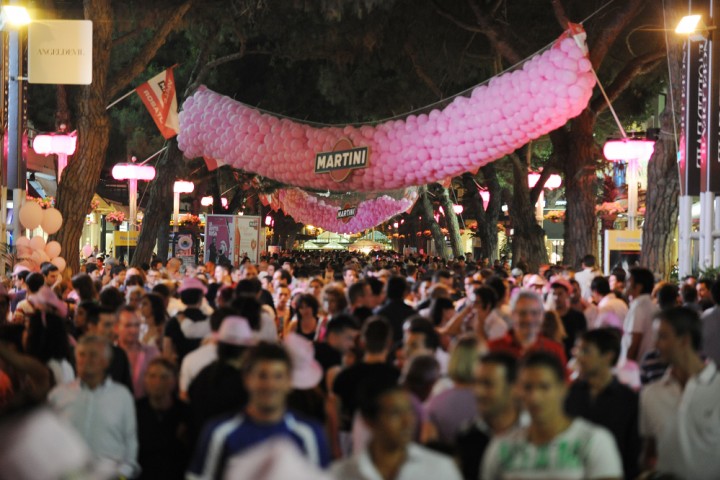 La Notte Rosa in viale Ceccarini, Riccione foto di D. Gasperoni