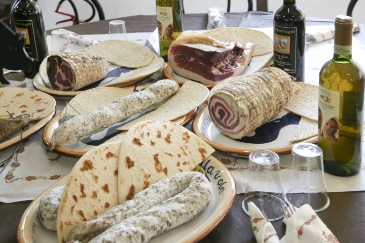 Piada e salumi photos de PH. Paritani