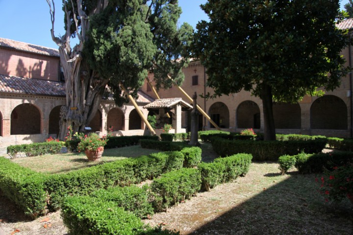 Cloister of St. Francis, Verucchio photo by PH. Paritani