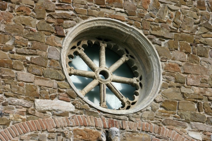 Chiesa di Santa Maria di Antico, rosone, Maiolo Foto(s) von L. Liuzzi