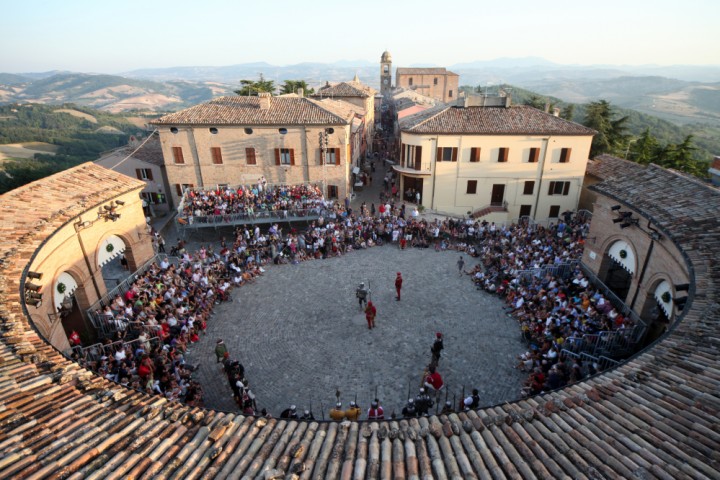 The deer Palio, Mondaino photo by PH. Paritani