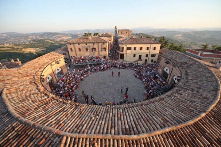 The deer Palio, Mondaino photo by PH. Paritani