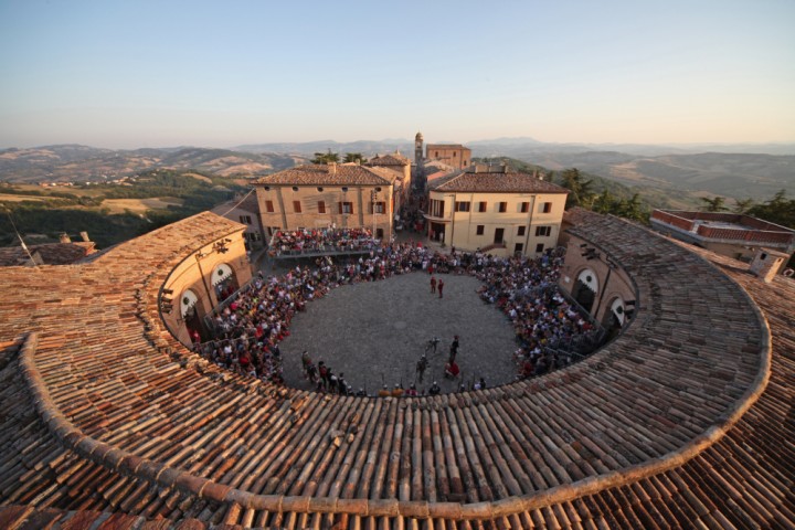 The deer Palio, Mondaino photo by PH. Paritani