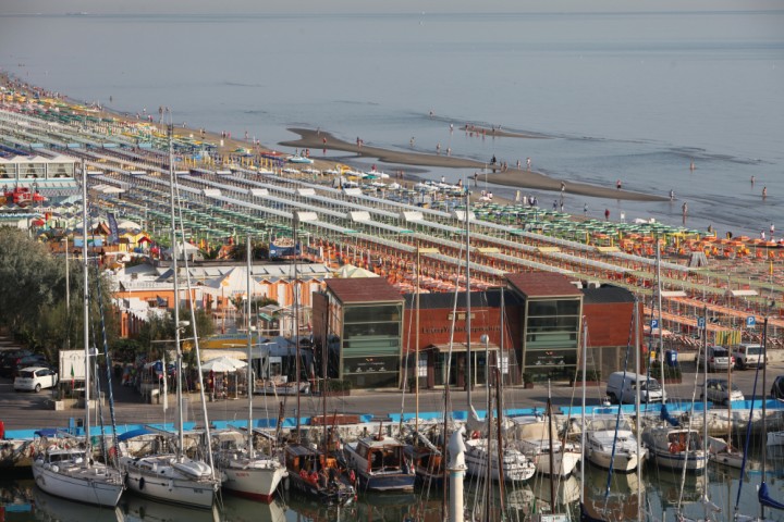 Panoramica spiaggia - Riccione photos de PH. Paritani