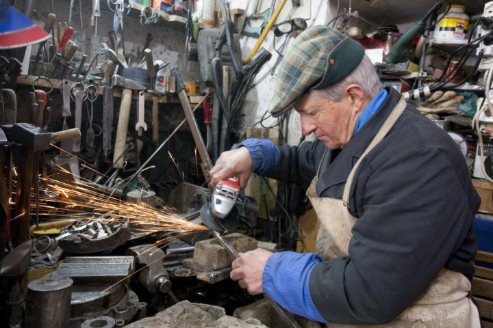 San Leo, un artigiano foto di PH. Paritani