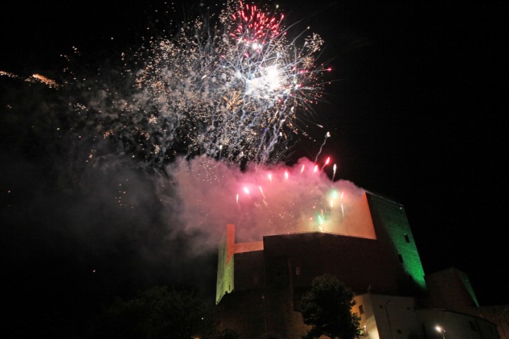 Fuochi d'artificio alla rocca, Montefiore Conca foto di PH. Paritani