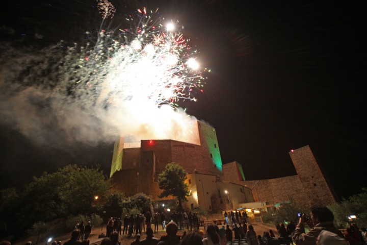 Fuochi d'artificio alla rocca, Montefiore Conca foto di PH. Paritani