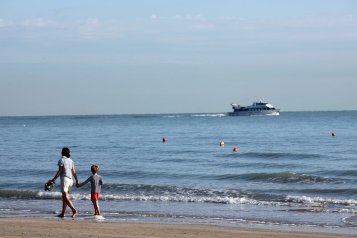 walk along the shoreline, Rimini photo by PH. Paritani
