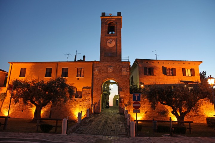 Porta di ingresso, Montecolombo foto di PH. Paritani