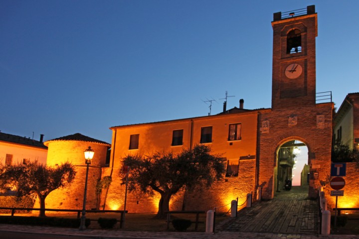 Entrance gate to Montecolombo photo by PH. Paritani