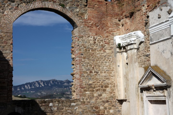 Chiesa di Trarivi, Montescudo photos de PH. Paritani