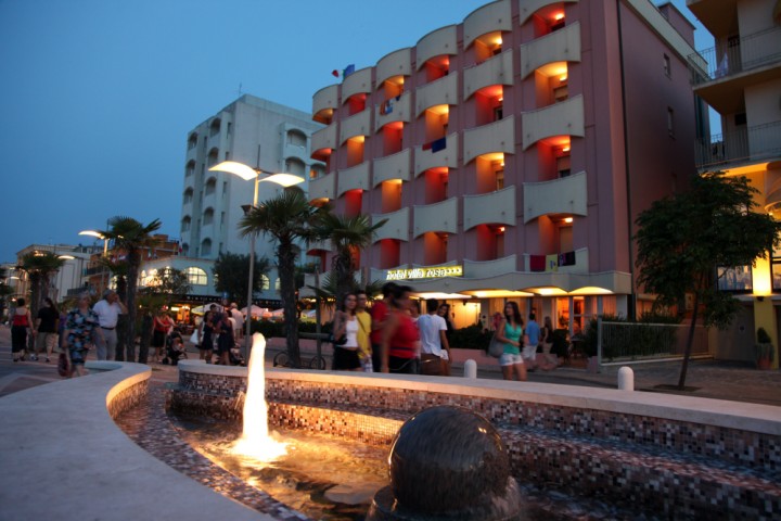 Lungomare Misano Adriatico - notturna photos de PH. Paritani