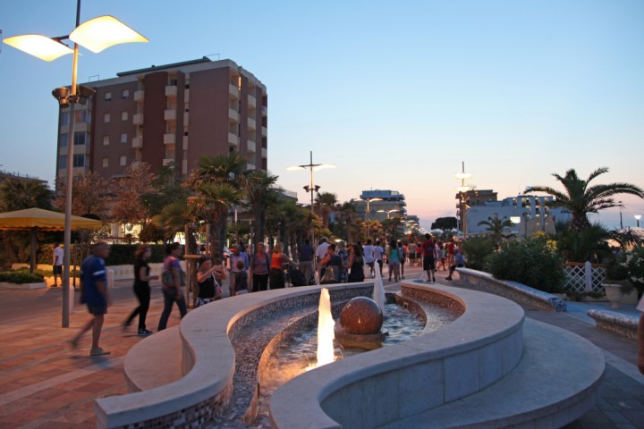 Lungomare Misano Adriatico - notturna photos de PH. Paritani