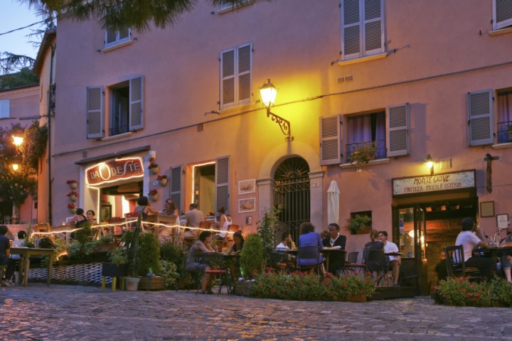 vita notturna a Santarcangelo di Romagna foto di PH. Paritani