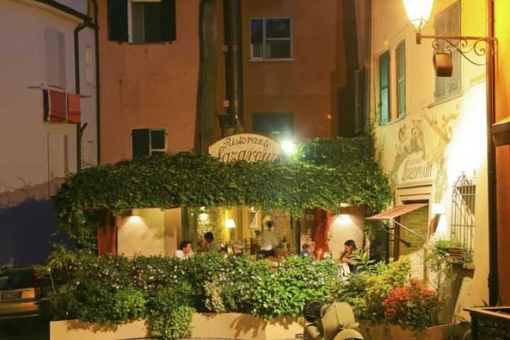 vita notturna a Santarcangelo di Romagna foto di PH. Paritani